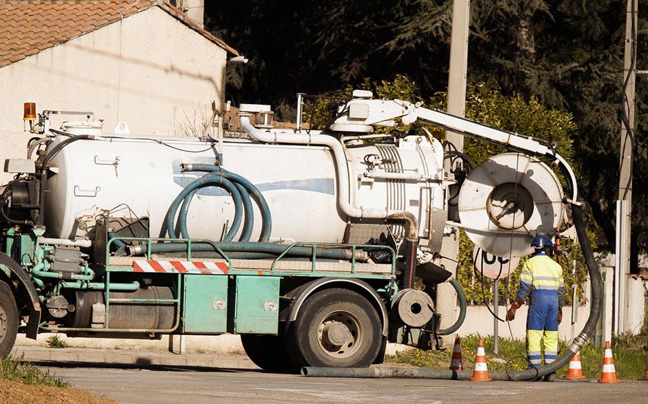 comment déboucher un wc Verrières-le-Buisson