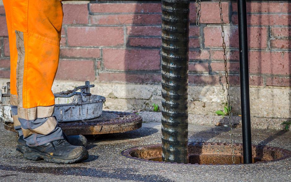 comment déboucher un wc Verrières-le-Buisson